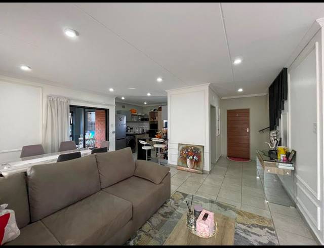 4 BEDROOM HOUSE FOR SALE IN LOTUS GARDENS